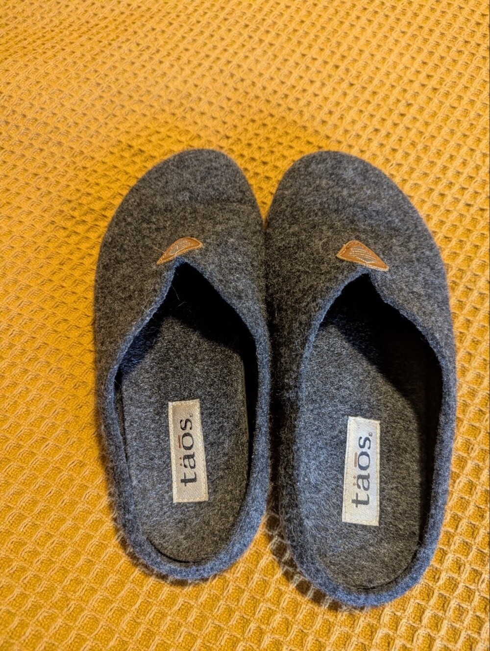 Taos Footwear Women's Dark Gray Felt Slip-On Slippers, 39